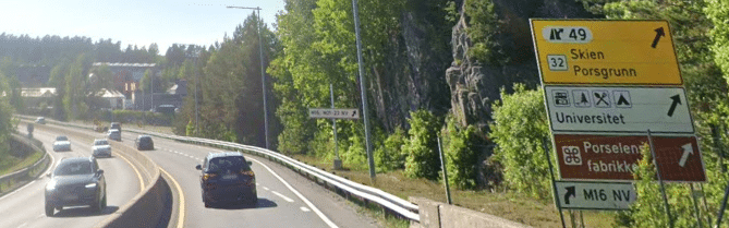 Skilt mot Porsgrunn og Skien